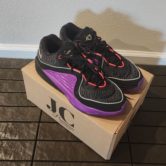 Kid's Nike KD 16 'Pathway Royalties' Basketball Shoe - Picture 11 of 16